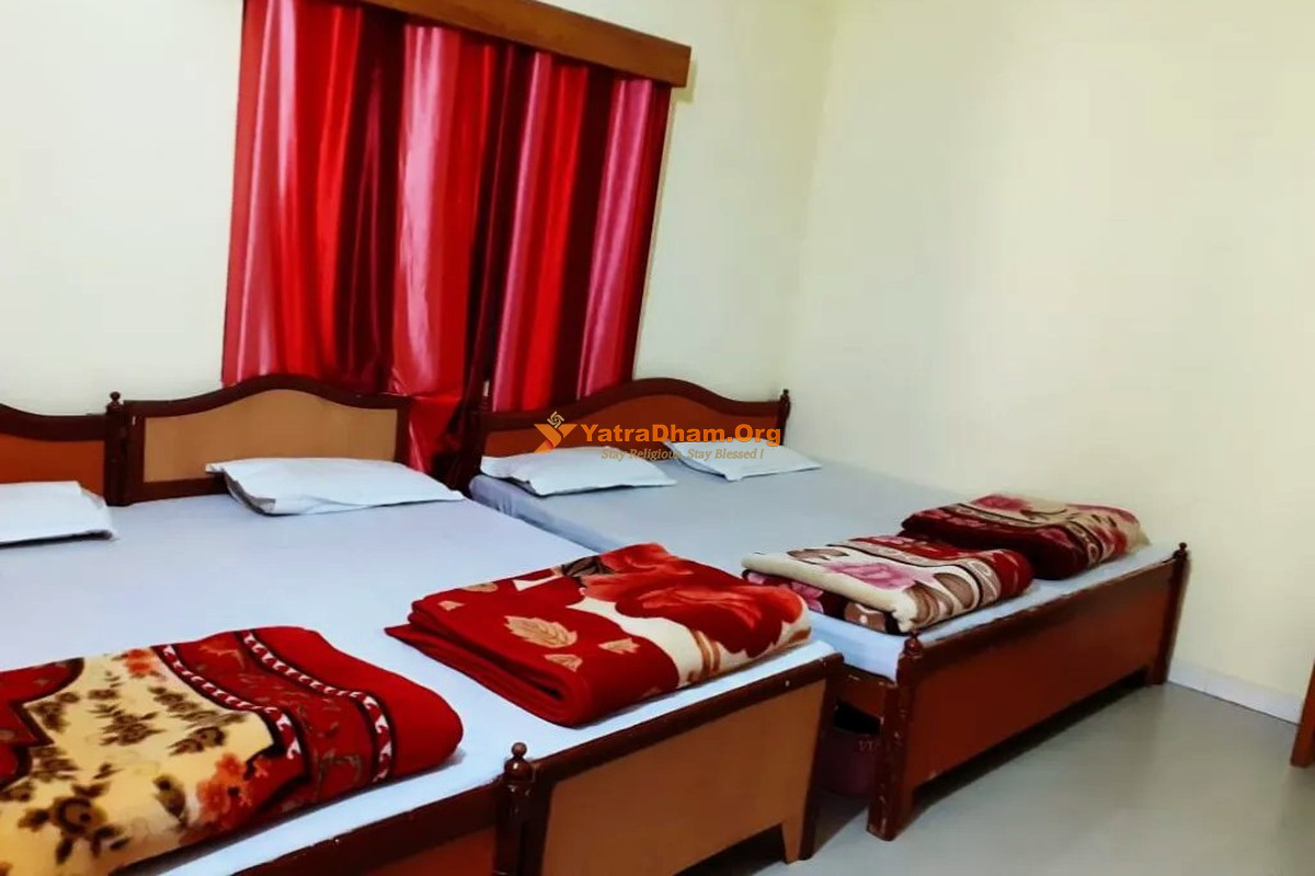 Sitapur Kedarnath Hotel Jagatraj 4 Bed Room View