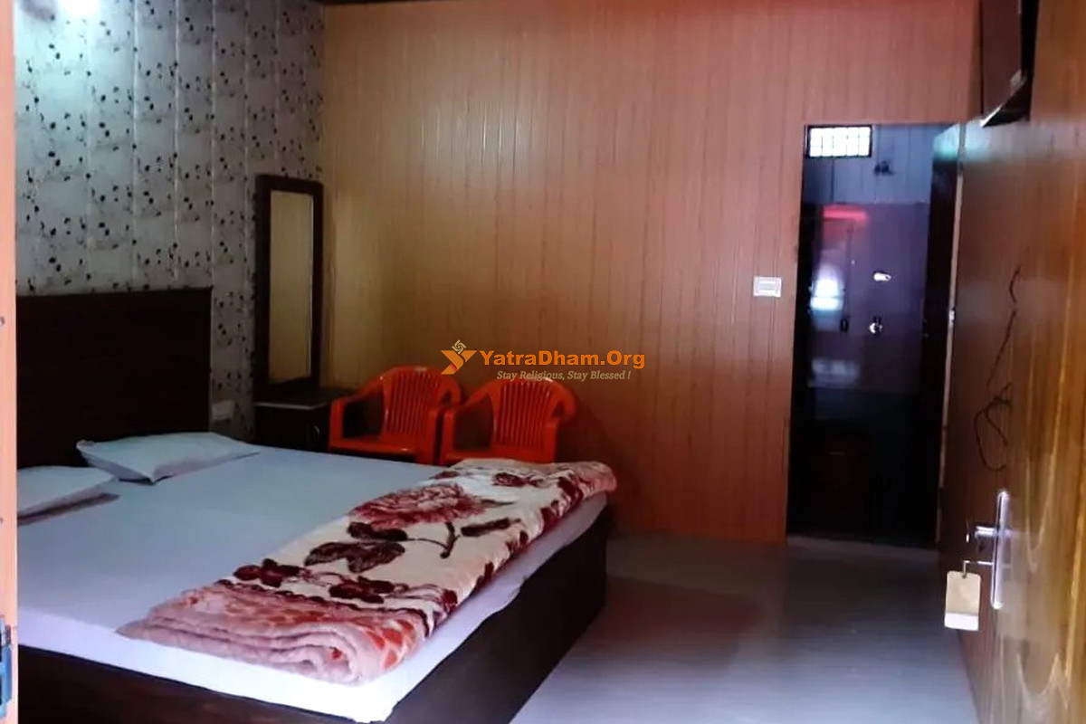 Sitapur Kedarnath Hotel Jagatraj 2 Bed Room View