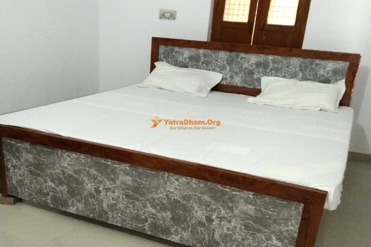 Sri Narayan Homestay Ayodhya Room