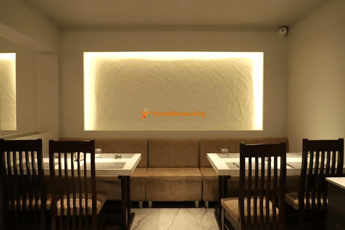 Hotel Mukut Mani Jatipura Restaurant