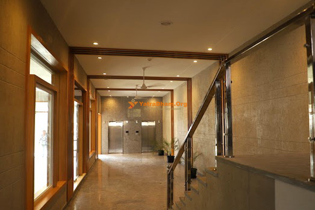 Hotel Mukut Mani Jatipura Restaurant