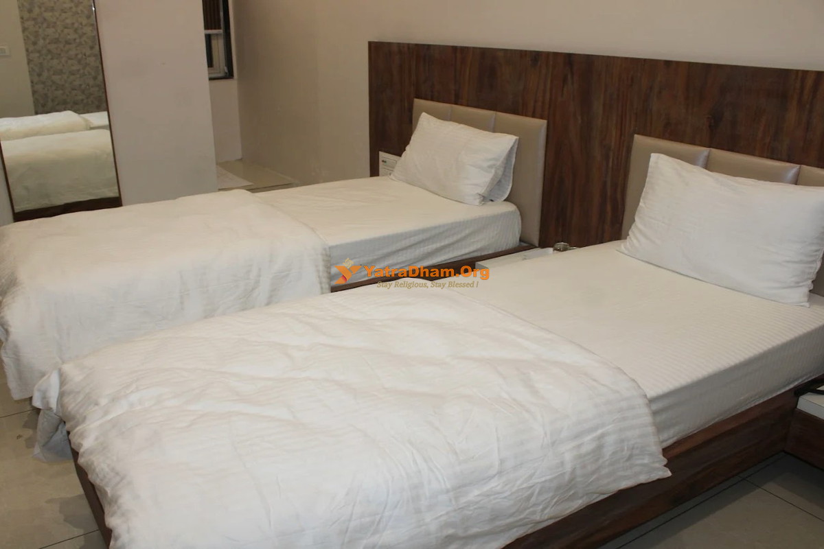 Planet Motel Siddhpur Room