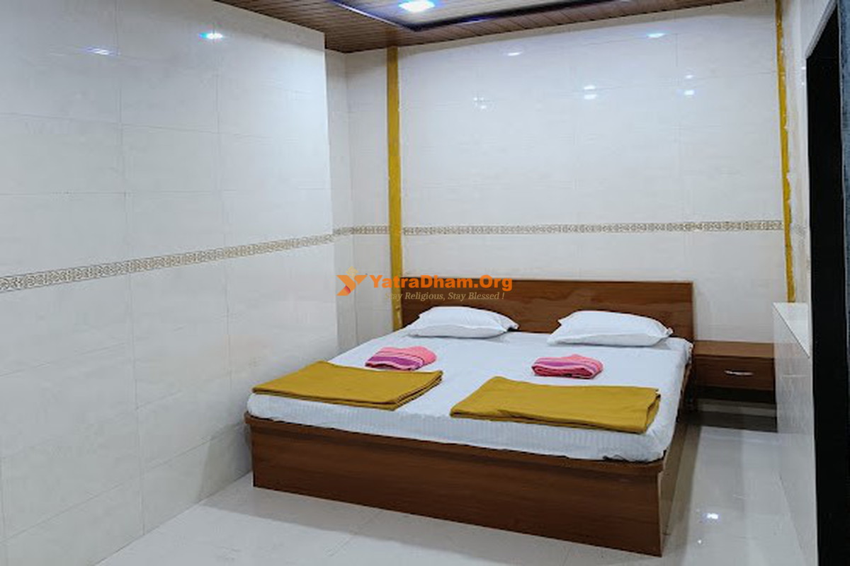Gurukrupa Guest House Saptashrungi - Deluxe_Rooms_1