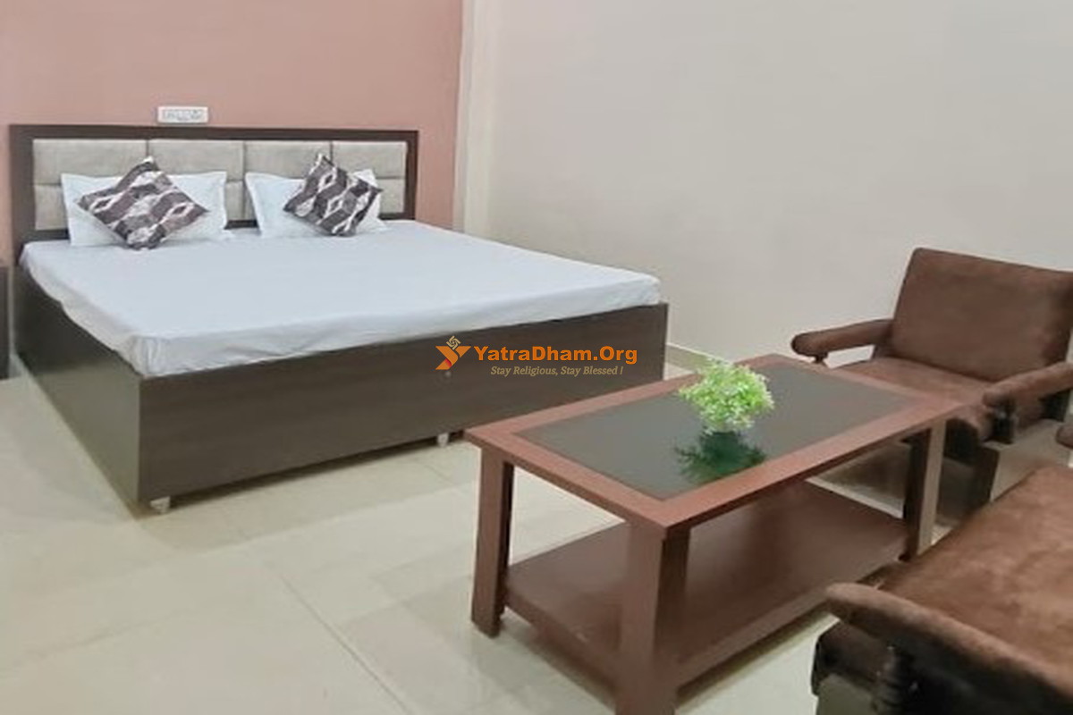 Happy Family Homestay Ayodhya Room