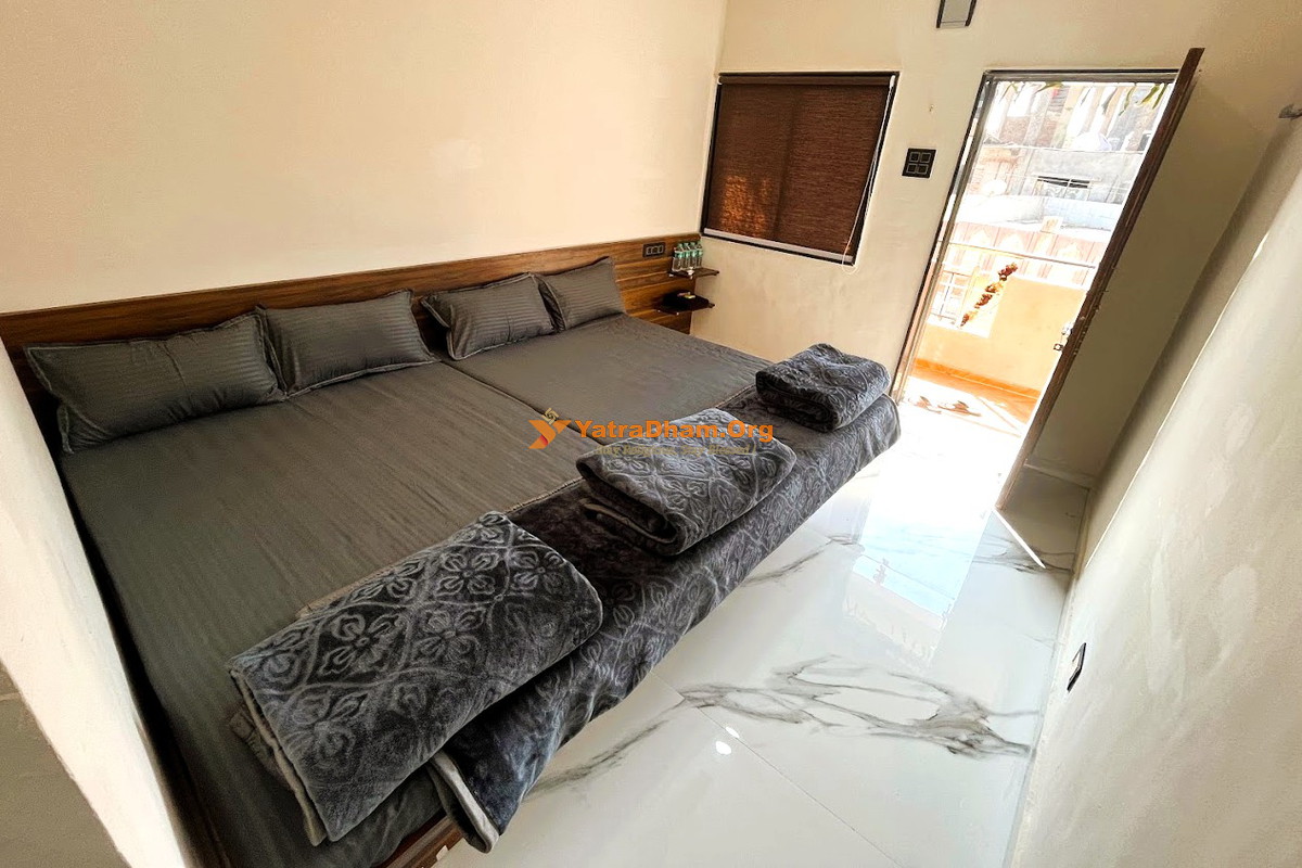 Saptashrungi Matoshree Guest House 4 Bed Room View