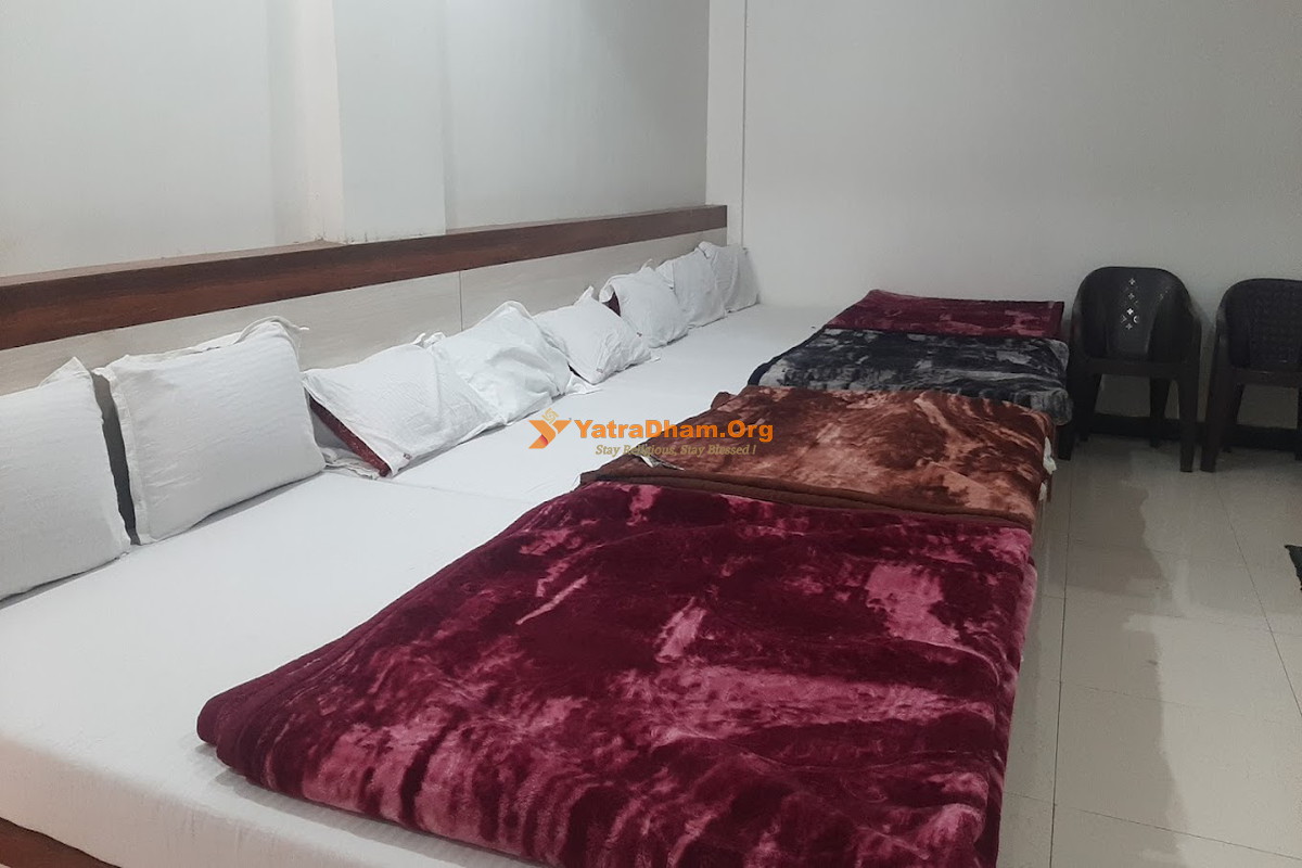 Hotel Dwarka Nilayam Shirdi 8 Bed Room
