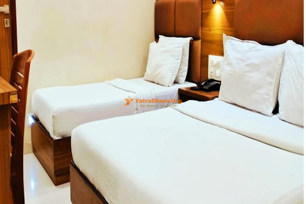 Mumbai (Jogeshwari West) Hotel Avion Palace 3 Bed Room
