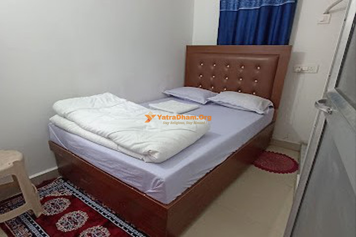 Hotel Geeta Palace Phata Kedarnath 4 Bed Room View