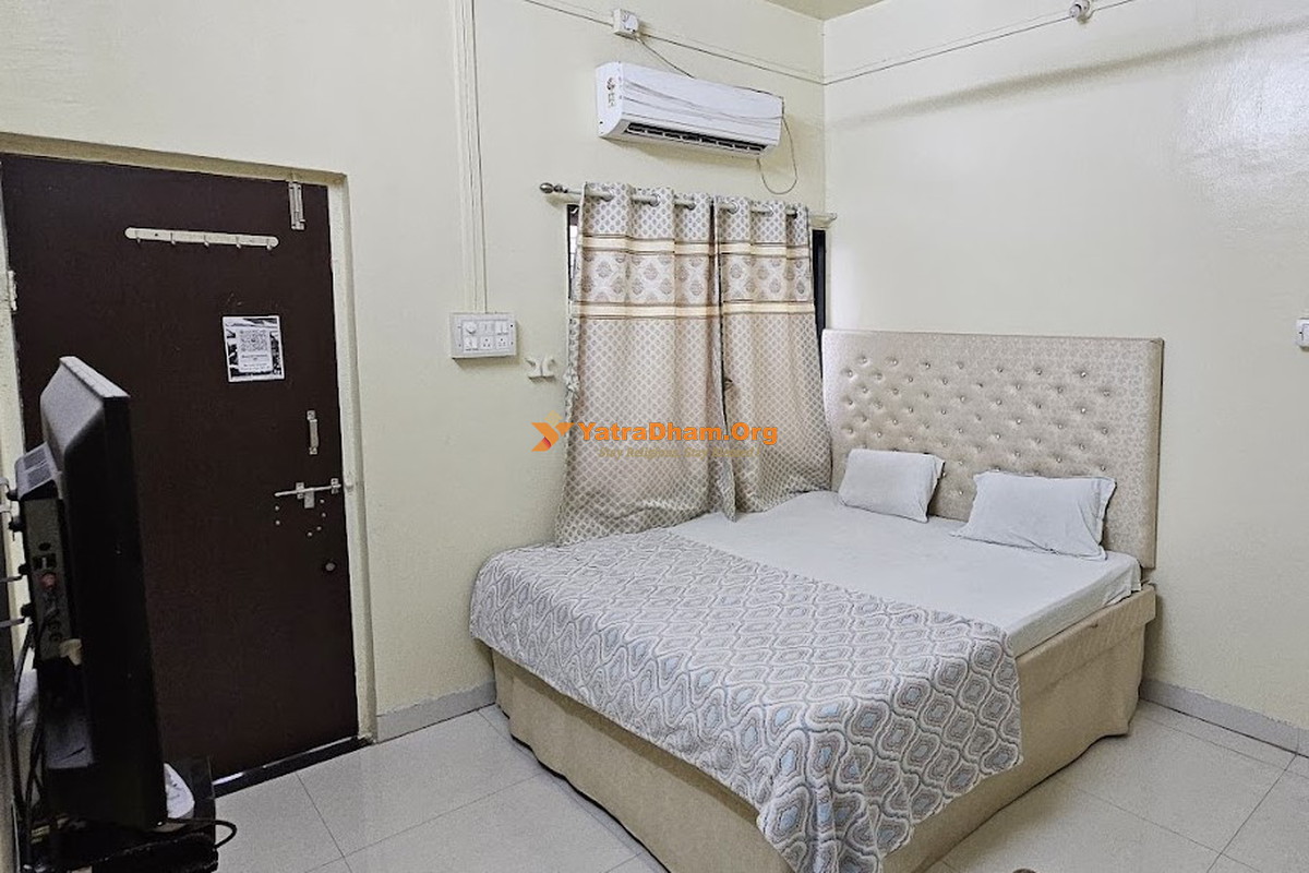 Bita Bhakt Niwas Tuljapur Room View