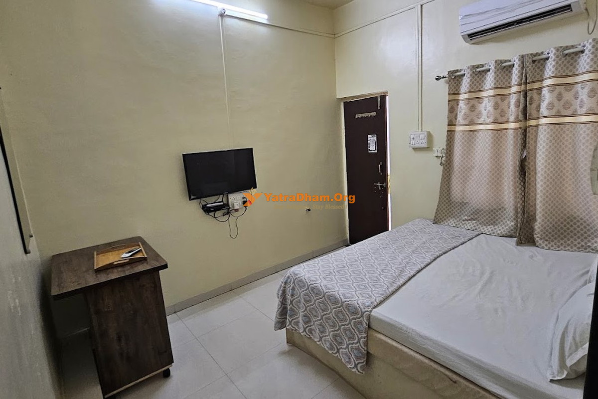 Bita Bhakt Niwas Tuljapur Room View