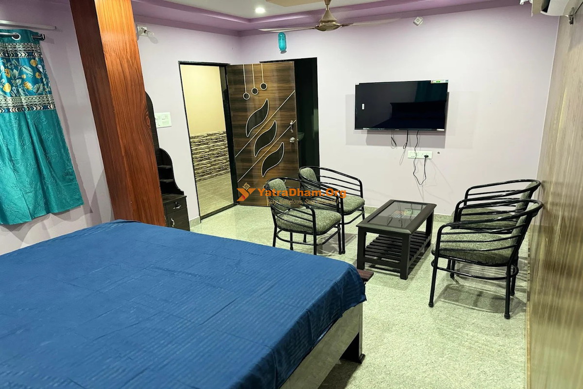 Pavan Grands Lodge Ramachandrapuram Room