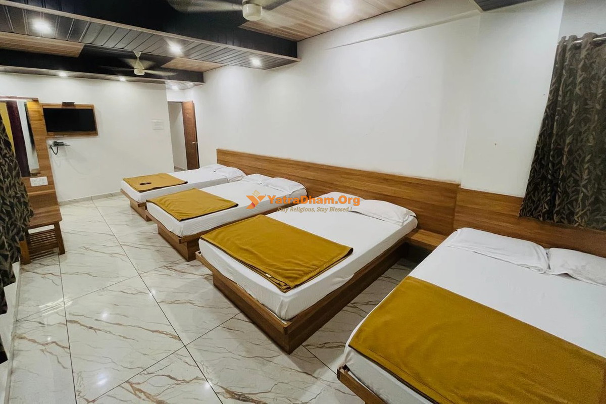 Shree Balaji Lodging Kolhapur 8 Bed Room