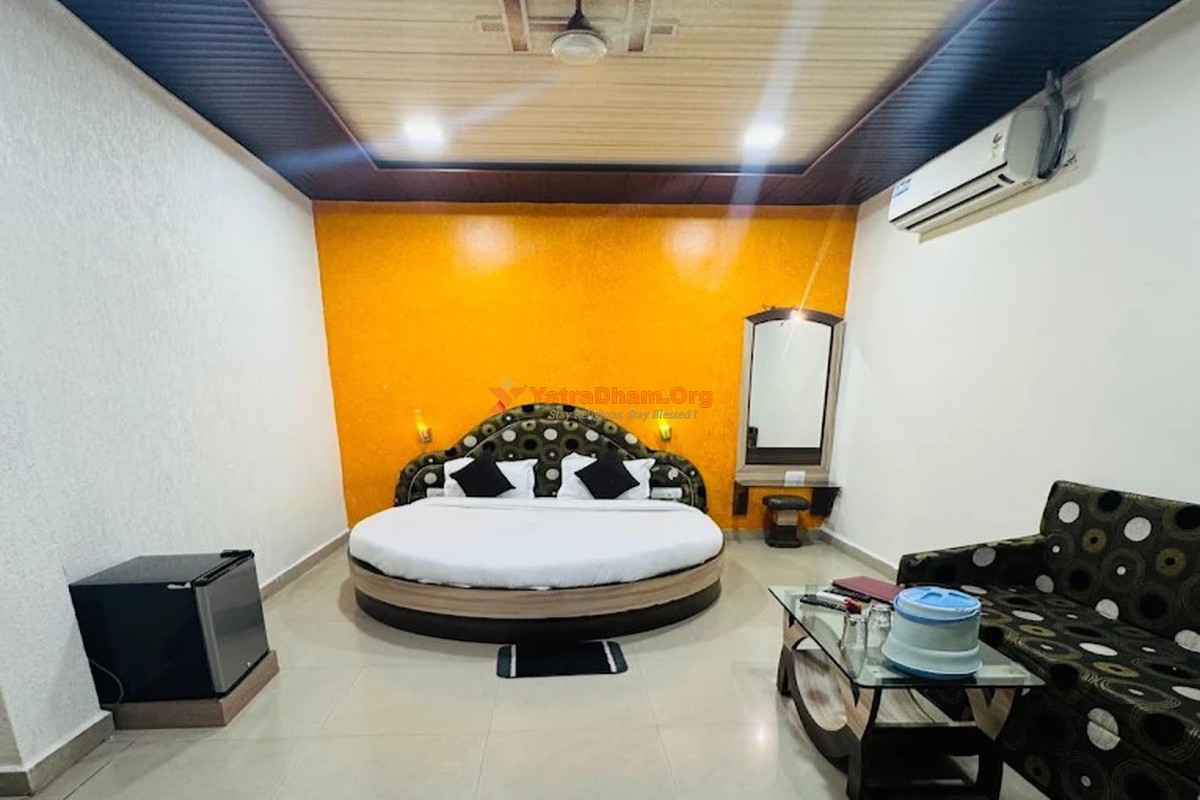 Hotel Natraj Pachmarhi Room