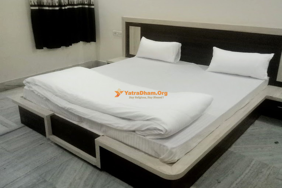 Hurkat Sewa Sadan (Bombay Dharmshala) Salasar 2 Bed Room