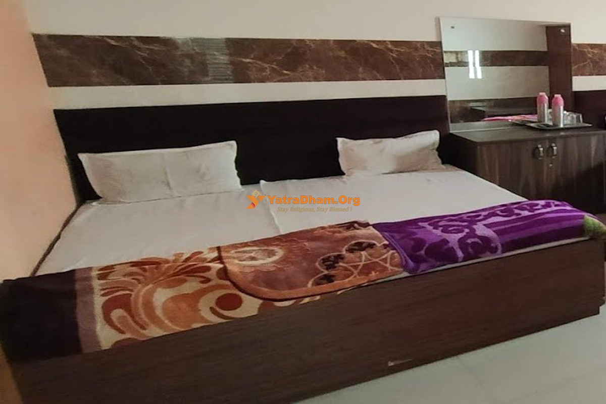 Gorakhpur Sindhi Dharmshala Room