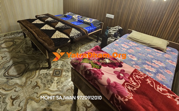 Shri Hari Om Tatsat Home Stay Chandrapuri 3 Bed non-AC Room