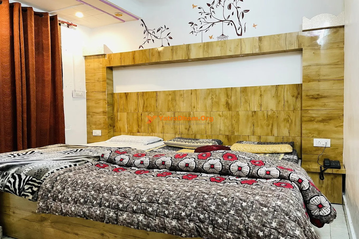 Hotel Paryag Jawalamukhi Room