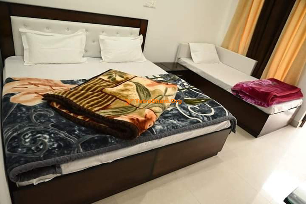 Akshita Home Stay Uttarakashi Room View