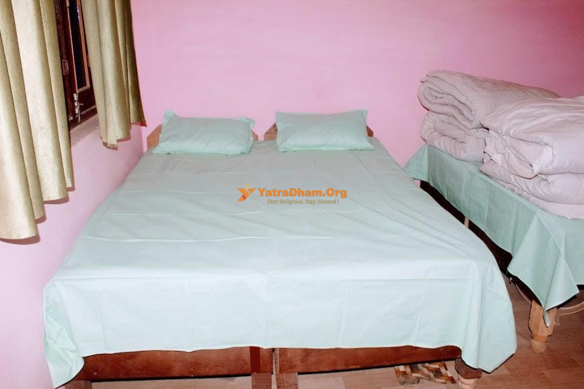 New Krishna Lodge Phata Kedarnath 3 Bed Non AC Normal Room View