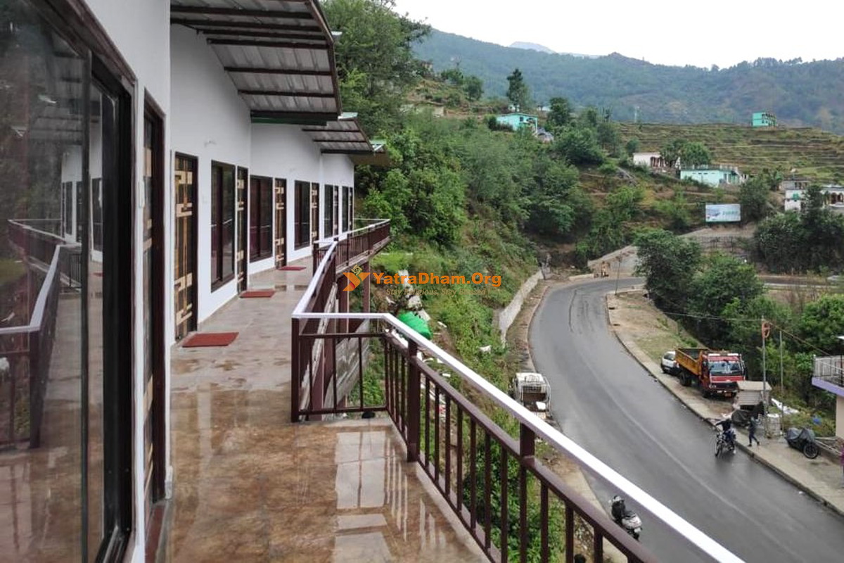 The Himalaya inn Guptkashi Balcony