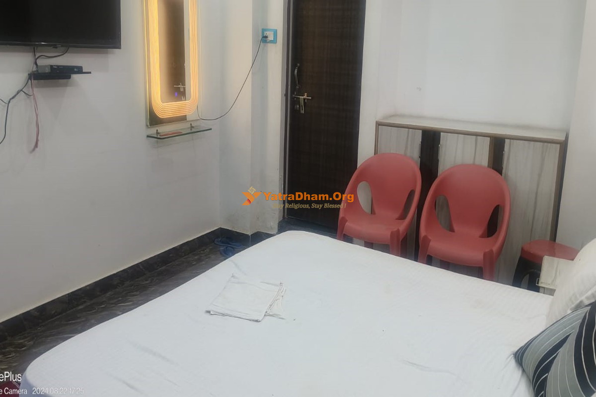 Yash Lodge Ghatampur 2 Bed Room