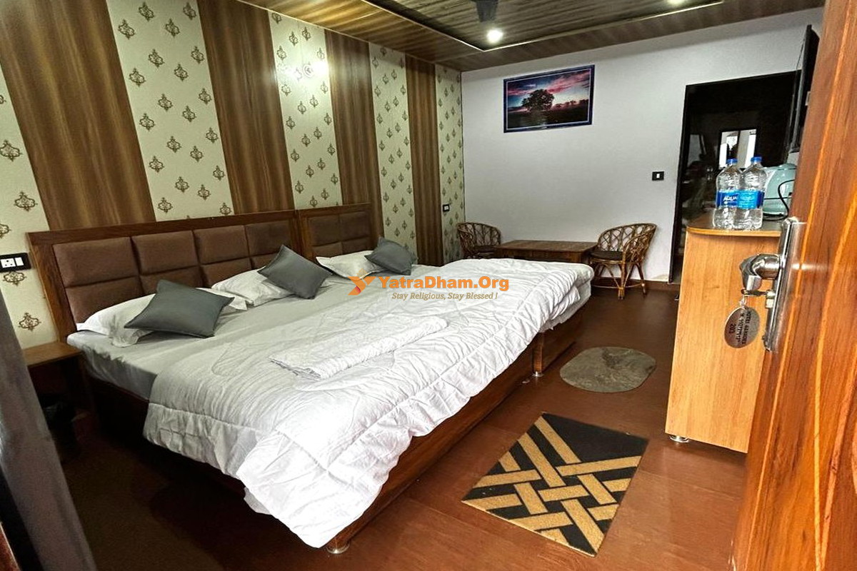 Hotel Mahadev Guptkashi 3 Bed Room View