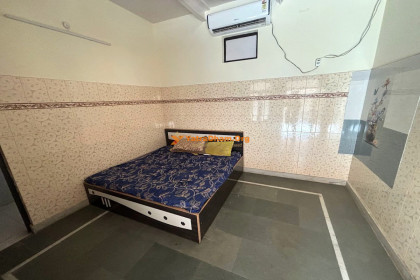 Kanha Sewa Dham Ashram - Barsana