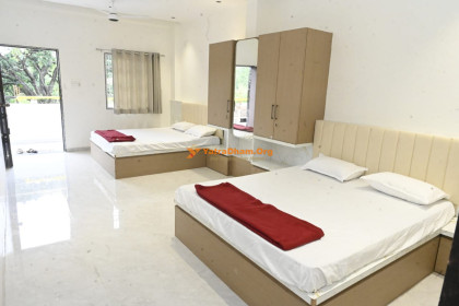 Jagadguru Bhakt Niwas - Grishneshwar