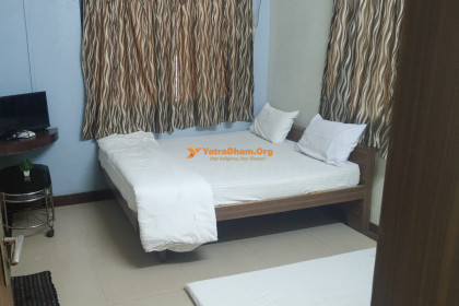 Hotel Shree Guru Nanak Lodge - Parli Vaijnath