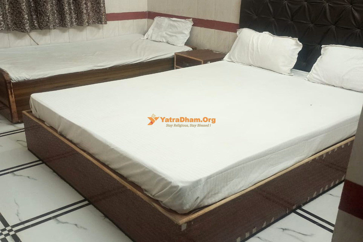 Girdhar Morari Gujarat Samaj - Vrindavan