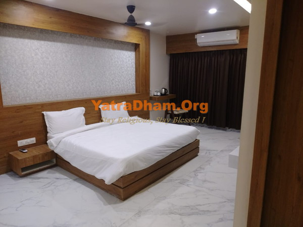 The Petals Unity Inn - Statue Of Unity