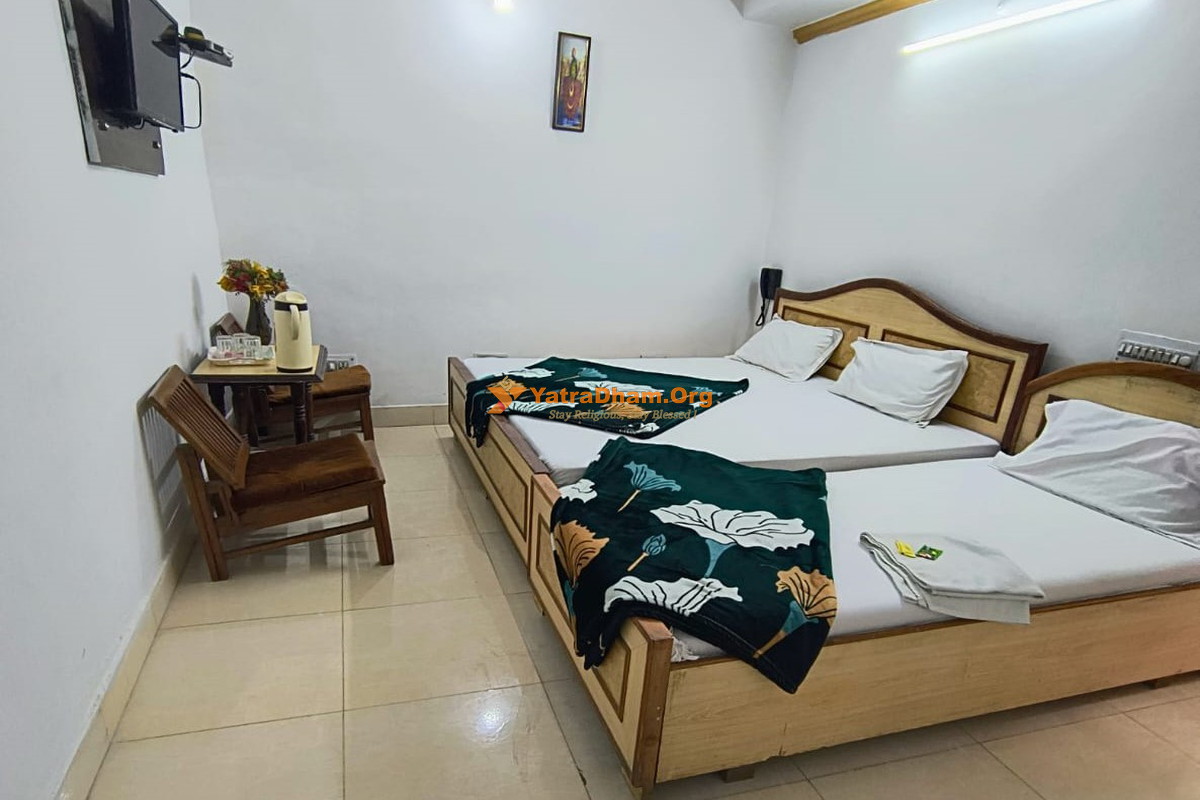 Hotel Swaraj Palace Agra 3 Bed Room