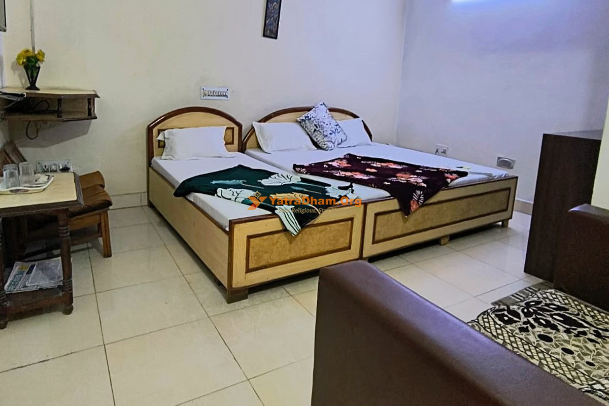 Hotel Swaraj Palace Agra 3 Bed Room