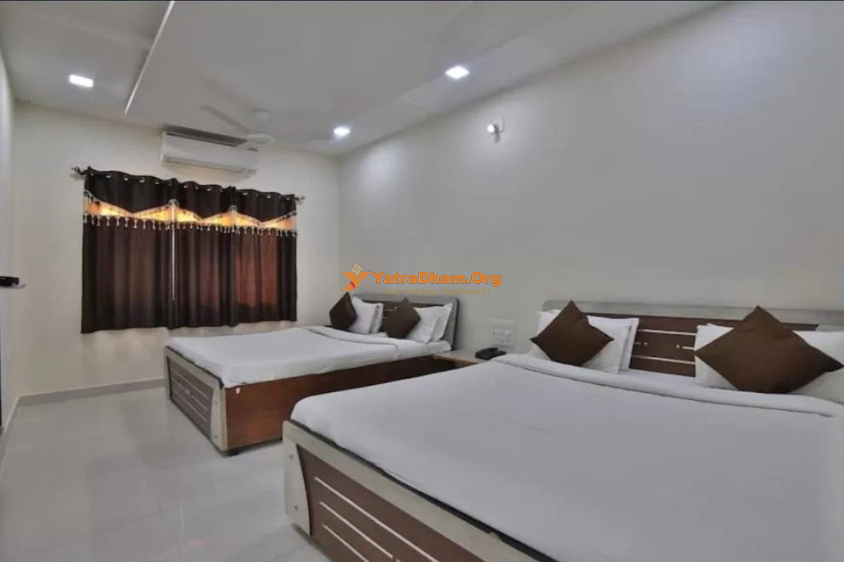 Hotel Radhe Krishna Dwarka 4 Bed Room