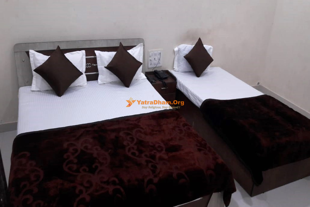 Hotel Radhe Krishna Dwarka 3 Bed Room