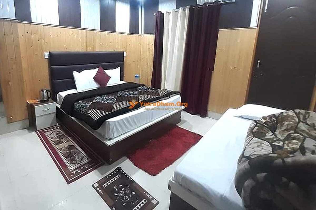 Gayatri Niketan Hotel Gangotri 4 Bed Room