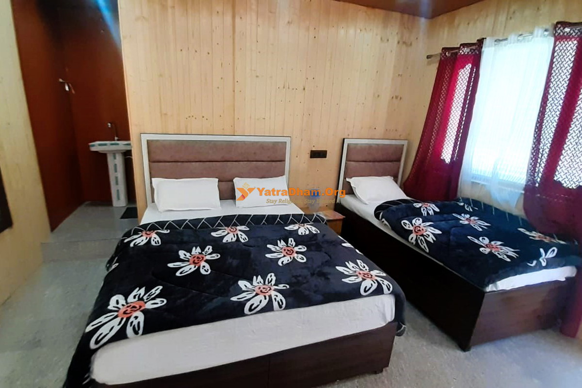 Gayatri Niketan Hotel Gangotri 3 Bed Room