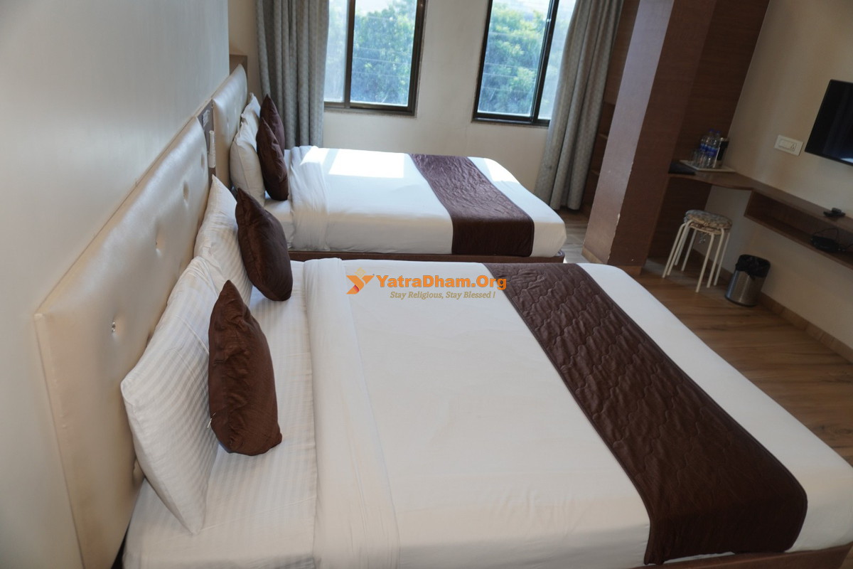 Hotel Gayatri Palace Khatu 4 Bed room