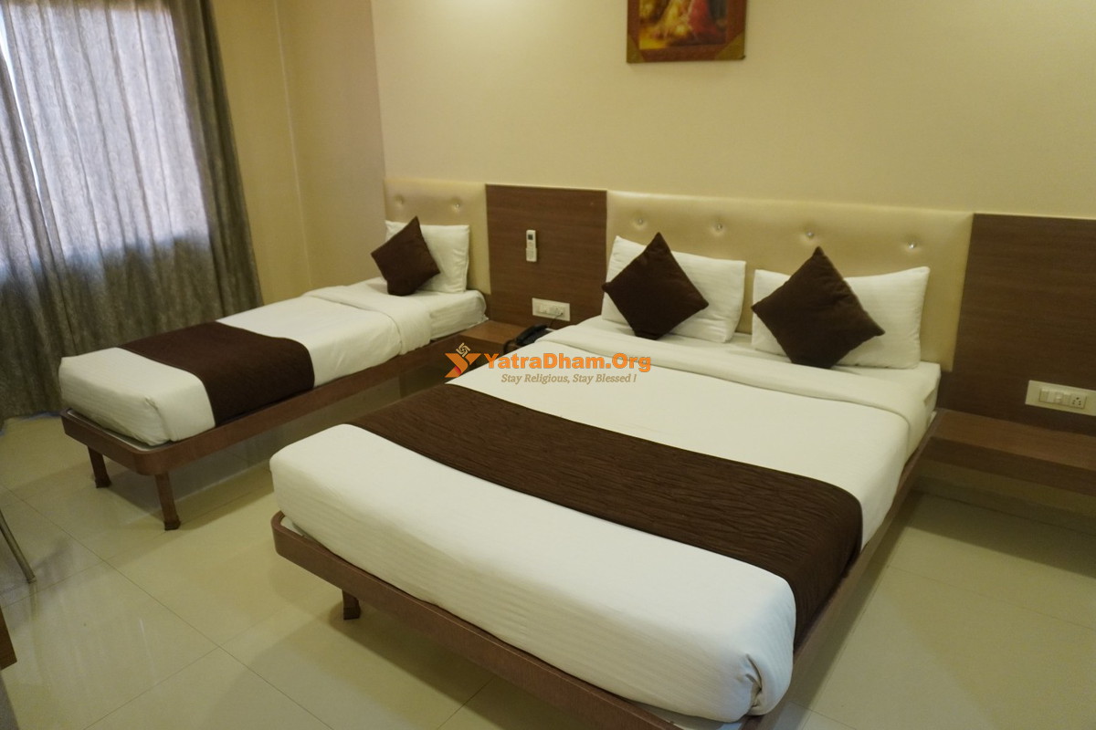 Hotel Gayatri Palace Khatu 3 Bed room
