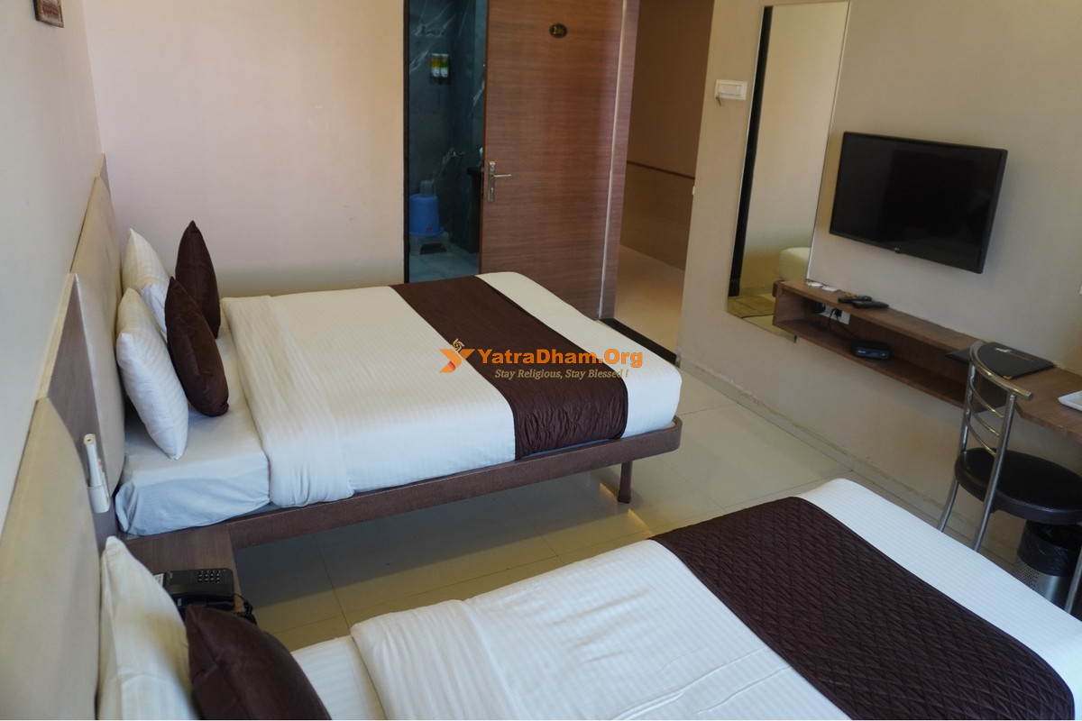 Hotel Gayatri Palace Khatu 4 Bed room