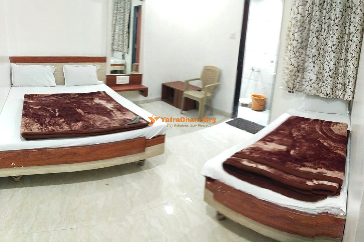 Hotel Dwarka Nilayam Shirdi 3 Bed Room