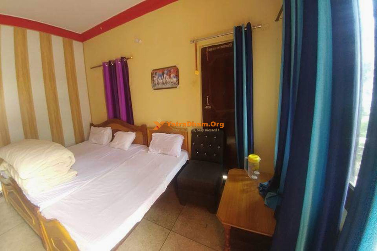 Hotel New Pandey Inn Guptkashi 3 Bed Room