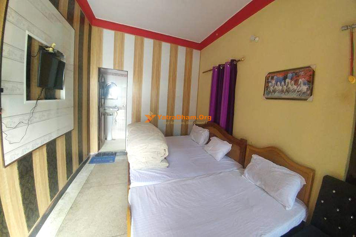 Hotel New Pandey Inn Guptkashi 3 Bed Room