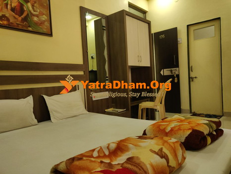 Hotel Gurukrupa Shegaon Room