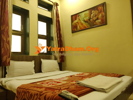 Hotel Gurukrupa Shegaon Room