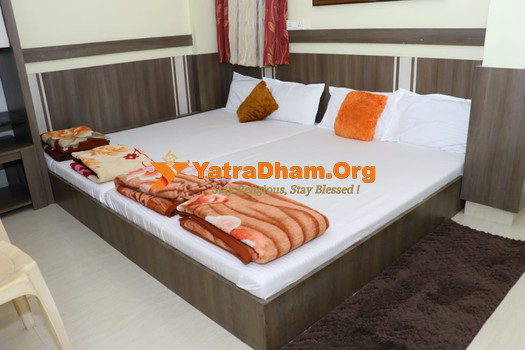 Hotel Gurukrupa Shegaon Room