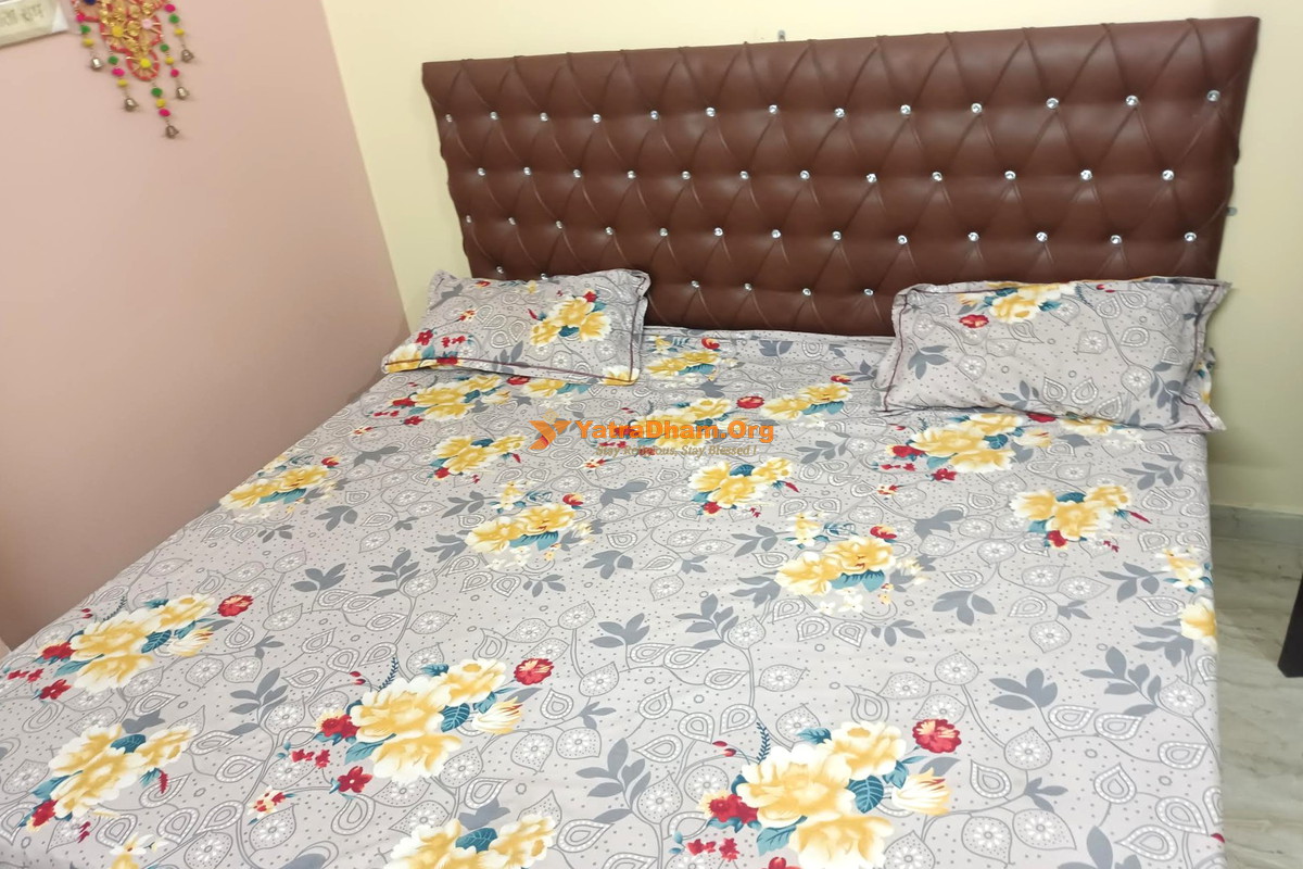 Malti Devi Home Stay Ayodhya 2 Bed AC Room