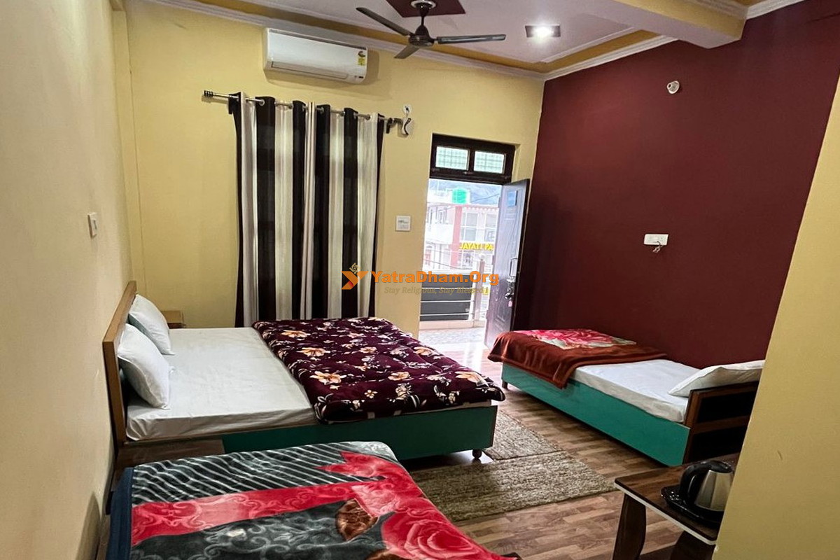 Rudraprayag Girish Alaya Home Stay 4 Bed Room View