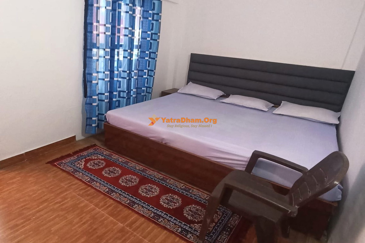 Hotel Geeta Palace Phata Kedarnath 3 Bed Room View