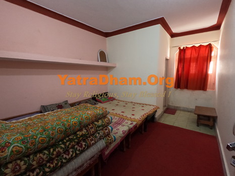 Hanumantkunj Parmarth Ashram Badrinath Room